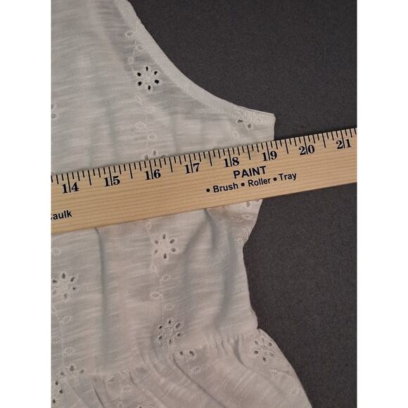 Torrid Sleeveless Tank Top Eyelet Babydoll White VNeck Blouse Size 1 Embroidered - Picture 8 of 11